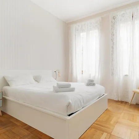 Guesthost - Chic Flat Steps From Duomo Apartamento