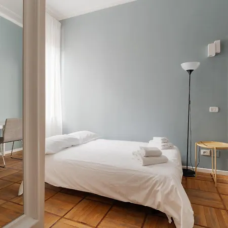 Guesthost - Chic Flat Steps From Duomo * מילאנו