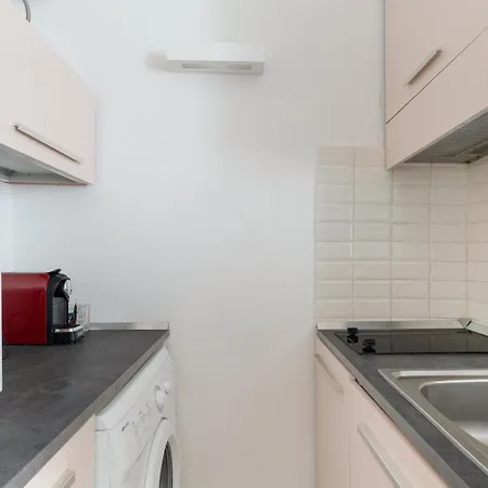 Guesthost - Chic Flat Steps From Duomo דירה מילאנו
