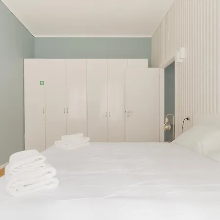 Apartamento Guesthost - Chic Flat Steps From Duomo *
